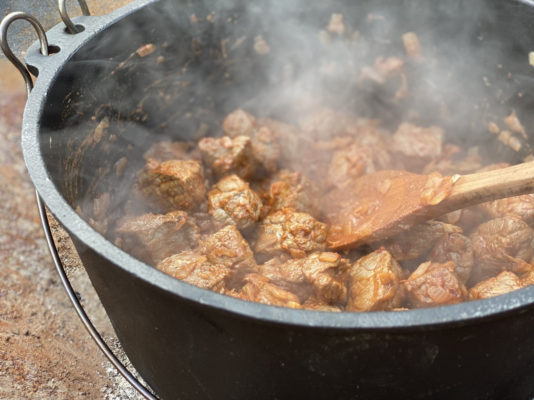 Fußball EM 2021 Rezept : Ungarisches Gulasch by katrin_foodandbbq - Grillstar.de