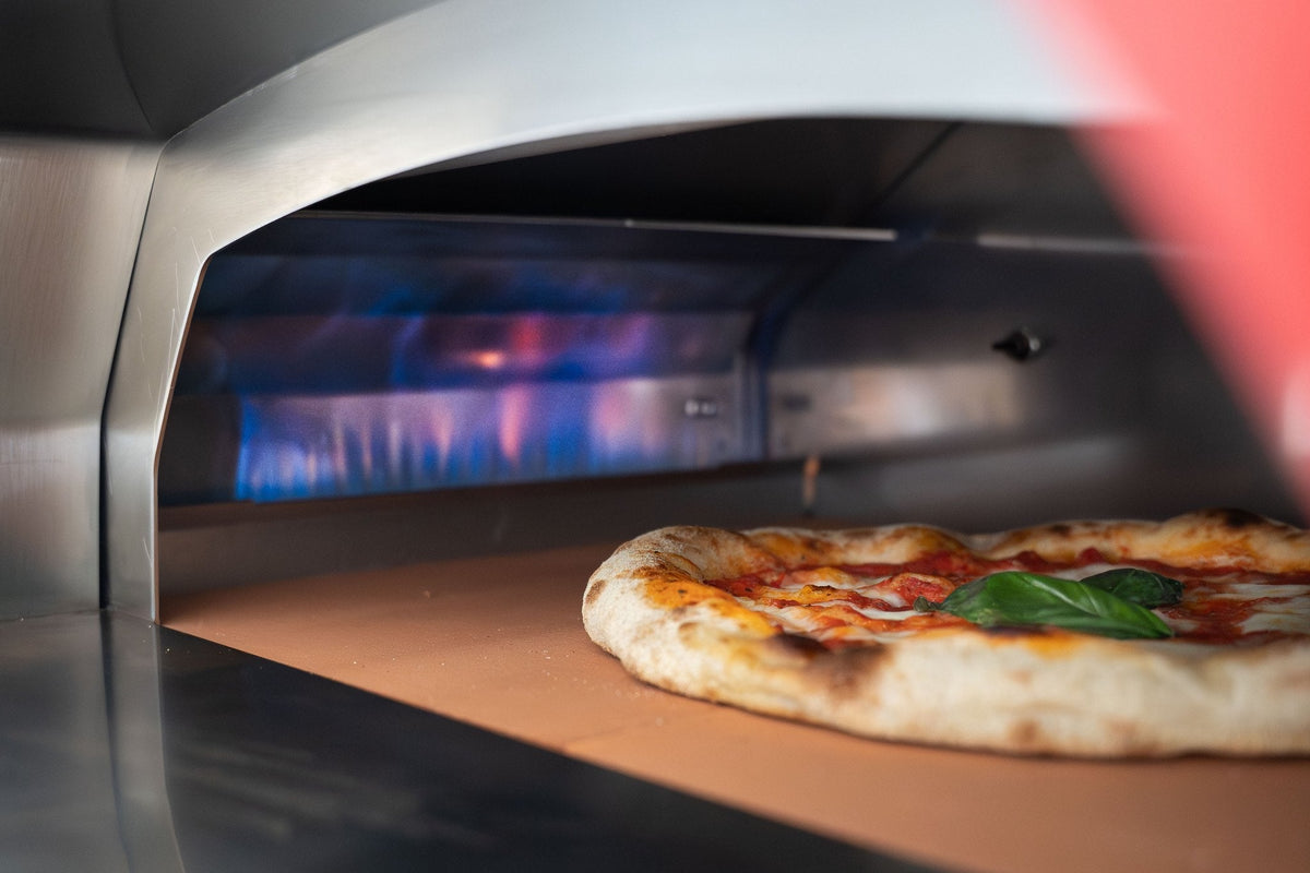 Alfa Forni EVO Hybrid-Pizzaofen Flüssiggas (LPG)/Holz, Rubin Rot - Grillstar.deAlfa Forni EVO Hybrid-Pizzaofen Flüssiggas (LPG)/Holz, Rubin RotPizzaofenAlfa ForniGrillstar.de