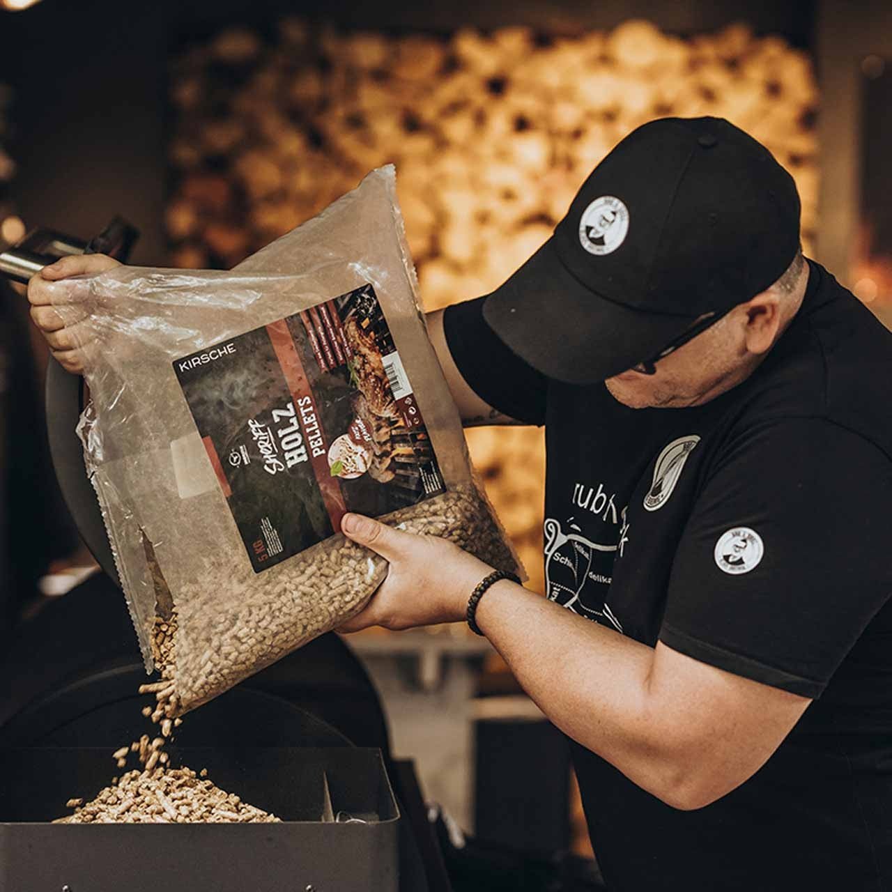 Moesta Sheriff Pelletgrill, inkl. Ablagebrett PaperPlank schwarz & Halterungen, 66 x 44 cm Grillfläche - Grillstar.deMoesta Sheriff Pelletgrill, inkl. Ablagebrett PaperPlank schwarz & Halterungen, 66 x 44 cm GrillflächeMoestaGrillstar.de198834260664772552