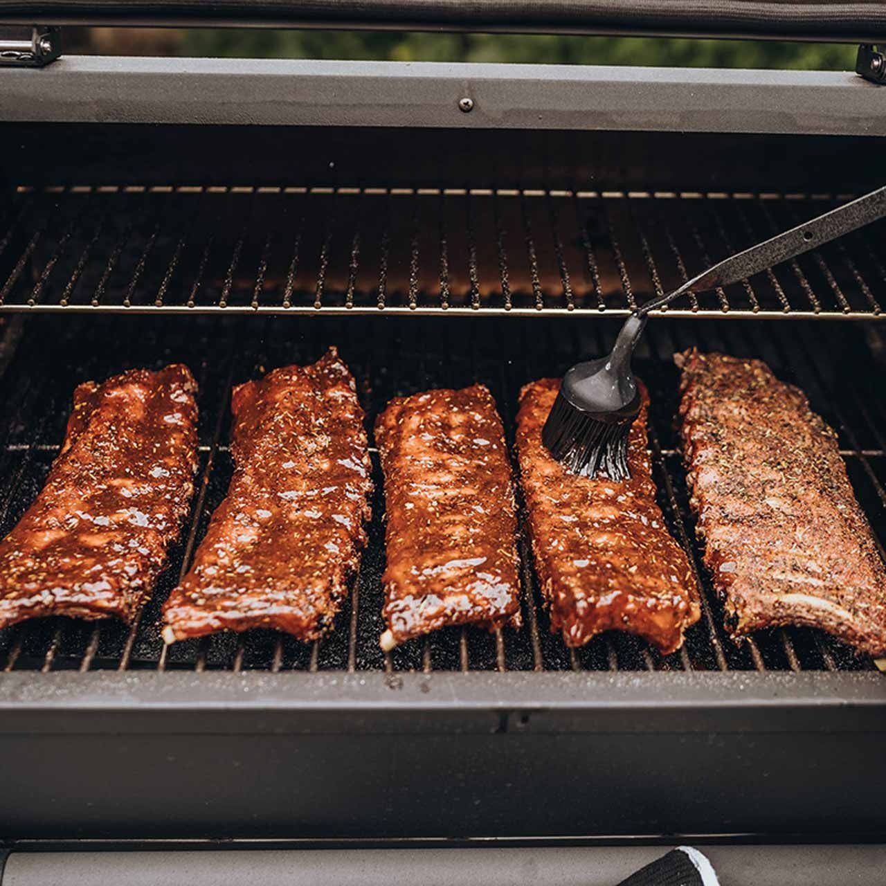 Moesta Sheriff Pelletgrill, inkl. Ablagebrett PaperPlank schwarz & Halterungen, 66 x 44 cm Grillfläche - Grillstar.deMoesta Sheriff Pelletgrill, inkl. Ablagebrett PaperPlank schwarz & Halterungen, 66 x 44 cm GrillflächeMoestaGrillstar.de198834260664772552