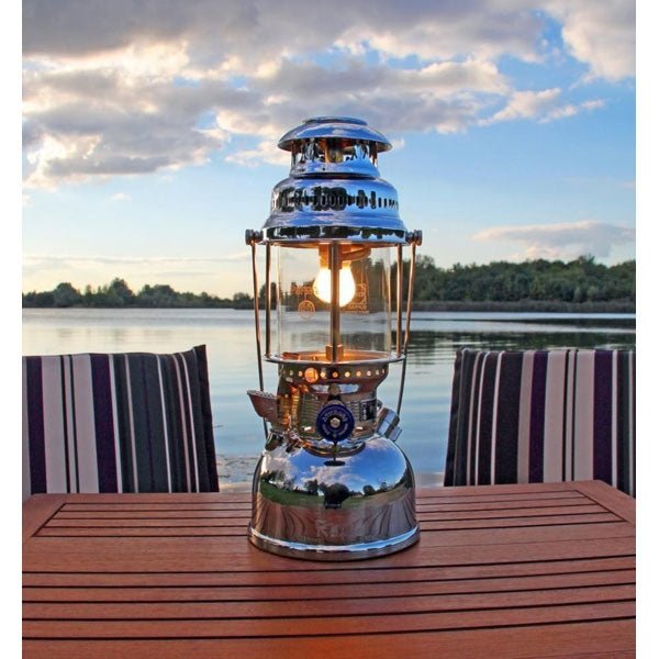 Petromax Petroleumleuchte HK500, verchromtes Messing - Grillstar.dePetromax Petroleumleuchte HK500, verchromtes MessingPetromaxGrillstar.deptpx5c4250435700013