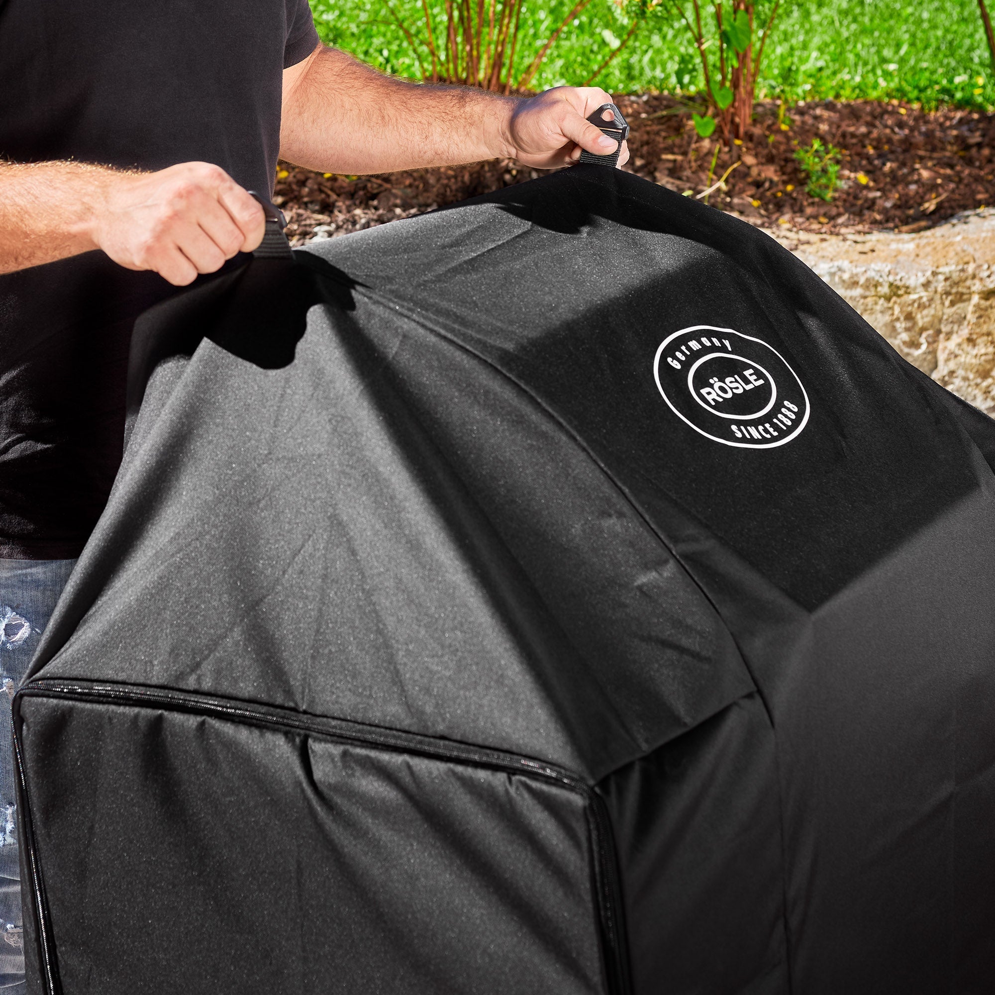 Rösle Abdeckhaube, Videro G4/G4 - S & Pro G4 - S - Grillstar.deRösle Abdeckhaube, Videro G4/G4 - S & Pro G4 - SRösleGrillstar.de255174004293255174