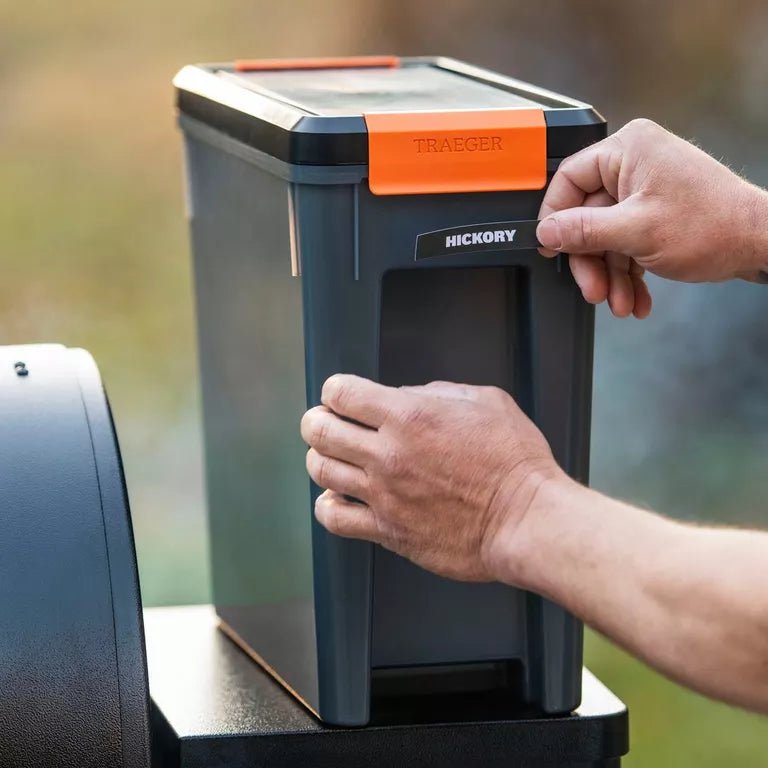 Traeger Pelletbehälter mit Deckel Staydry™ - Grillstar.deTraeger Pelletbehälter mit Deckel Staydry™TraegerGrillstar.de