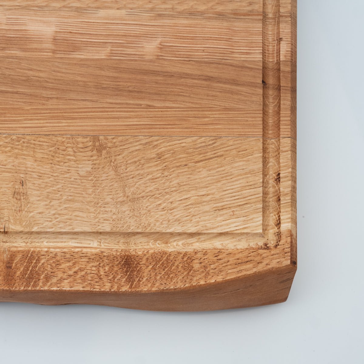 BABOSSA | Eichen Schneidebrett L | Naturkante | Saftrille | 44,5x35x4,5 cm - Grillstar.deBABOSSA | Eichen Schneidebrett L | Naturkante | Saftrille | 44,5x35x4,5 cmHolzbrettBABOSSAGrillstar.de