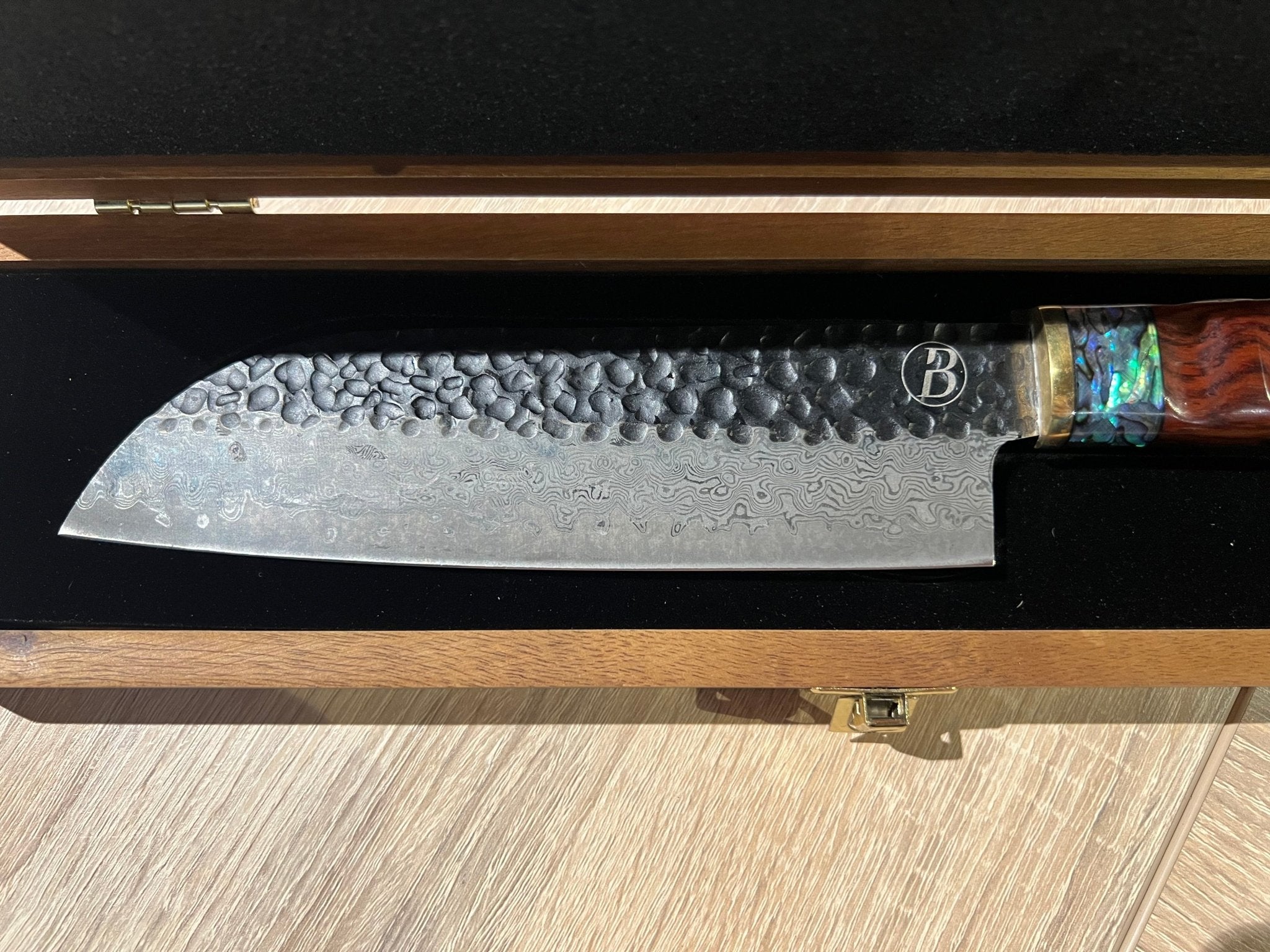 Heritage Santoku mit Griff aus Wüsteneisenholz - Grillstar.deHeritage Santoku mit Griff aus WüsteneisenholzMesserBABOSSAGrillstar.de