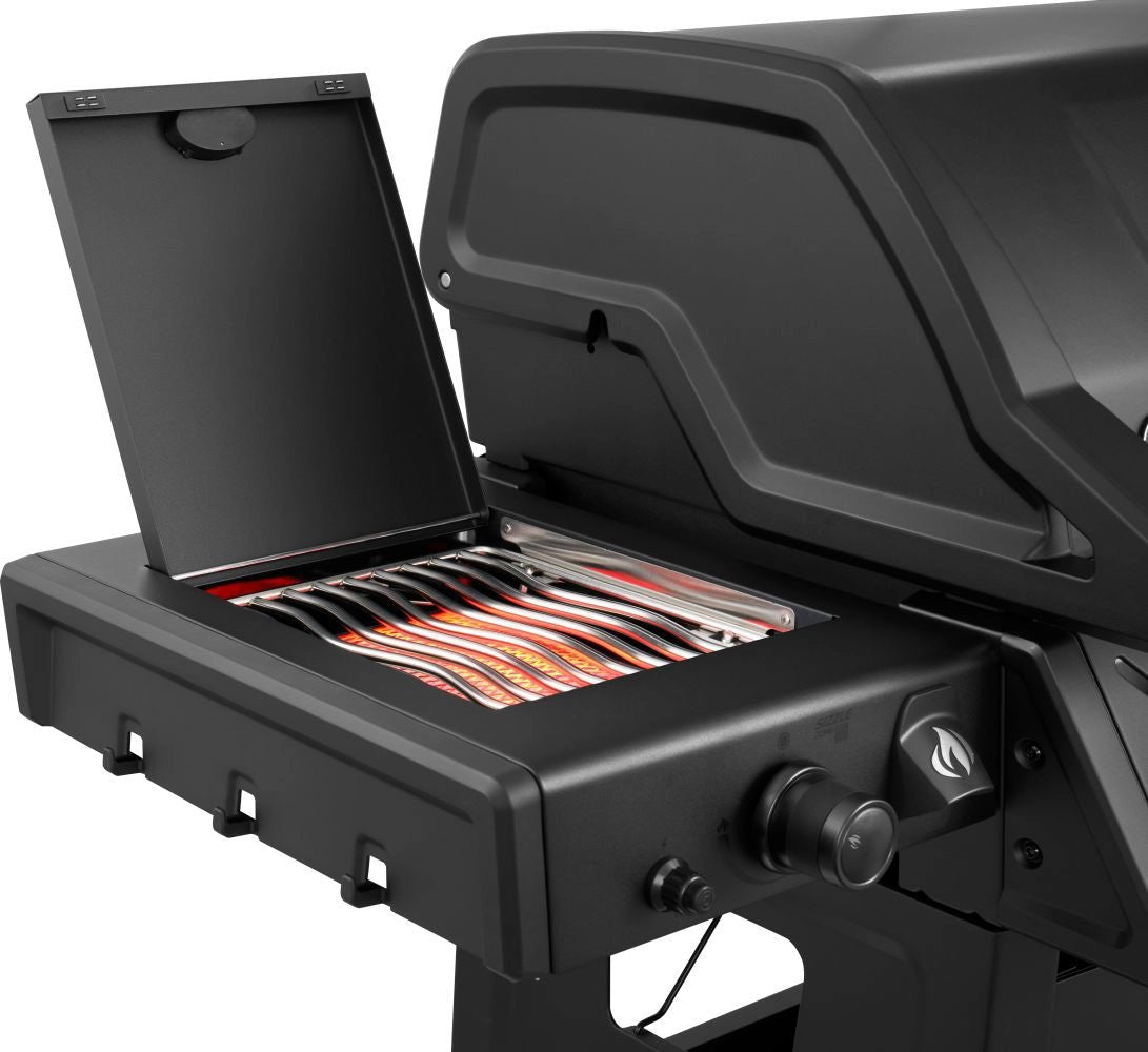 Phantom Freestyle PRO 425, mit Edelstahlrosten, Sizzle Zone und Tür, Mattschwarz | 2026 - Grillstar.dePhantom Freestyle PRO 425, mit Edelstahlrosten, Sizzle Zone und Tür, Mattschwarz | 2026GrillNapoleonGrillstar.de