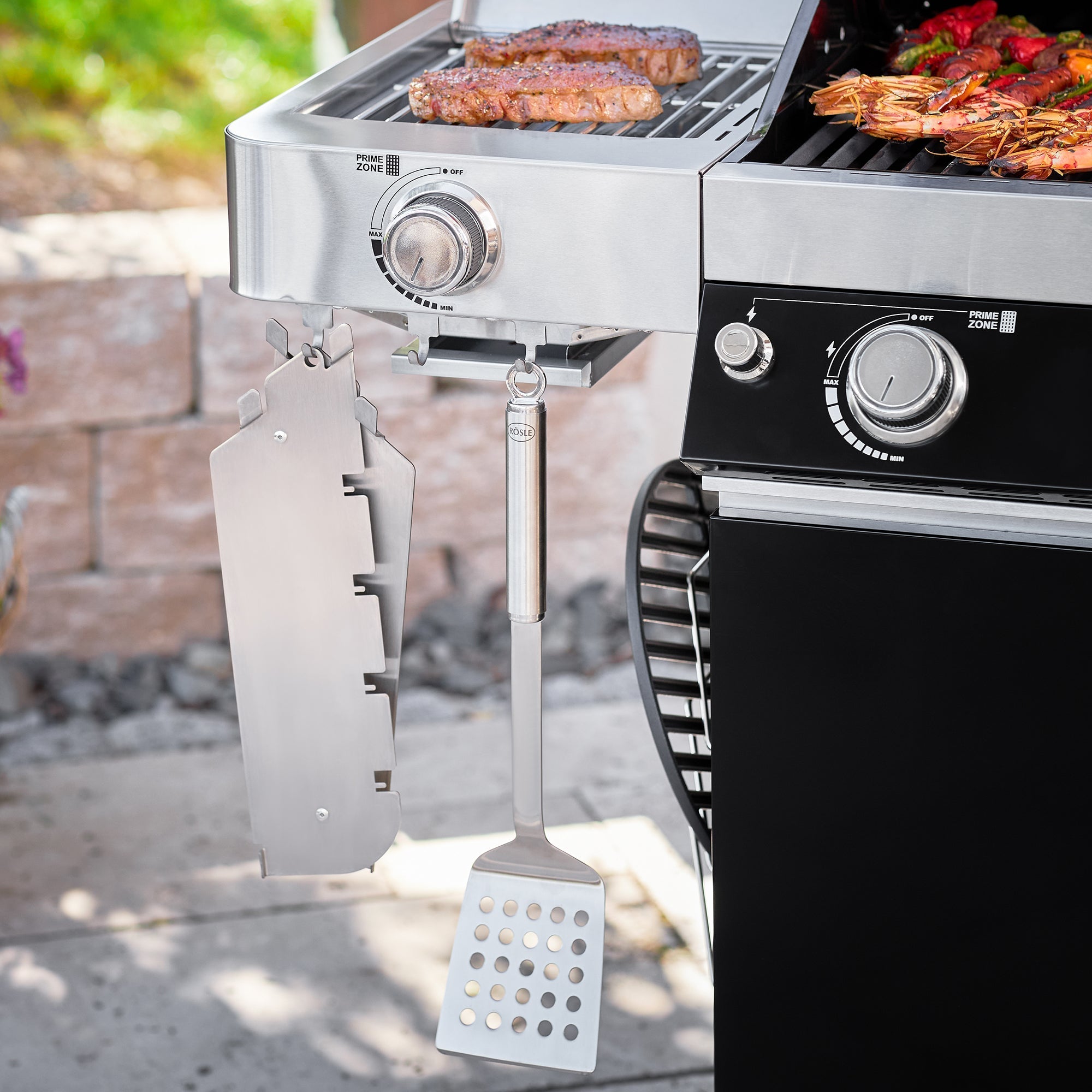 Rösle Gasgrill BBQ - Station VIDERO G2 - S Vario+ schwarz 50 mbar - Grillstar.deRösle Gasgrill BBQ - Station VIDERO G2 - S Vario+ schwarz 50 mbarRösleGrillstar.de255334004293255334